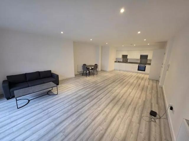High Street, Hounslow TW3, 2 bed flat to rent, £1,750 pcm | PrimeLocation