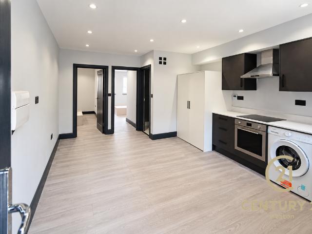 High Street, Hounslow TW3, 2 bed flat to rent, £1,995 pcm | PrimeLocation