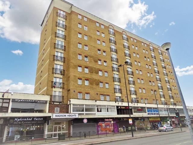 High Street, Hounslow TW3 2 bed flat to rent £2,000 pcm £462 pw