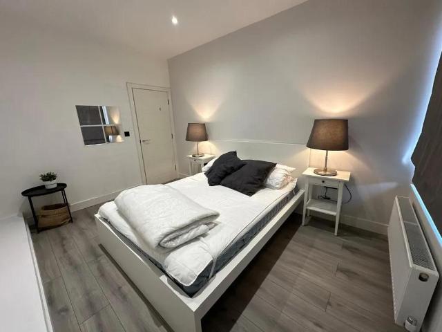 High Street, Hounslow TW3, 2 bed shared accommodation to rent, £2,000 pcm | PrimeLocation