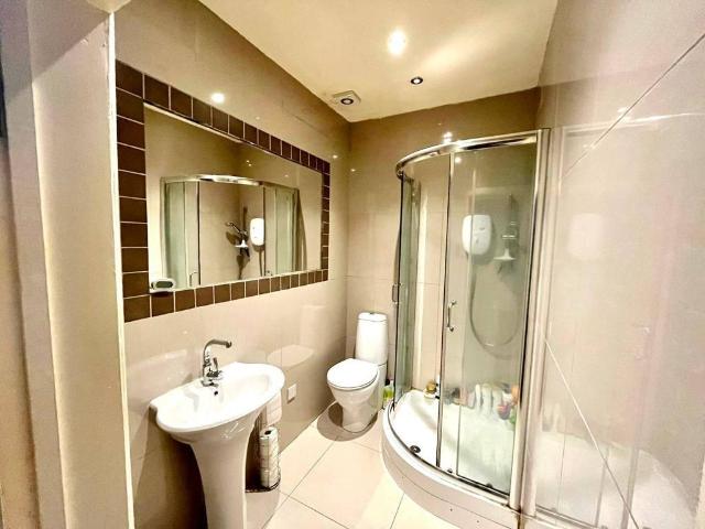 High Street, Hounslow TW3 Studio to rent £1,150 pcm £265 pw