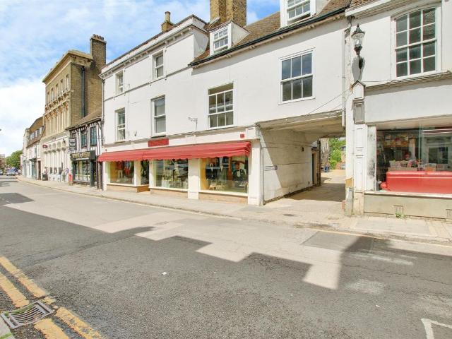 High Street, Huntingdon PE29, 1 bed maisonette to rent, £875 pcm | PrimeLocation