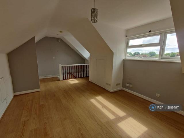 High Street, Ingatestone, CM4 1 bed flat to rent £1,050 pcm £242 pw