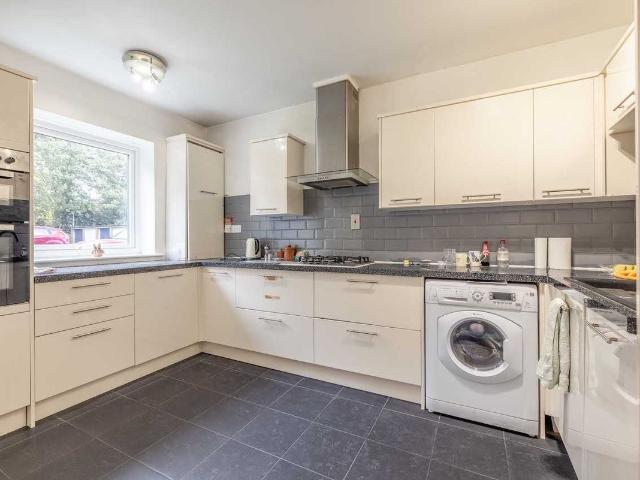 High Street, Iver SL0, 1 bed flat to rent, £1,350 pcm | PrimeLocation