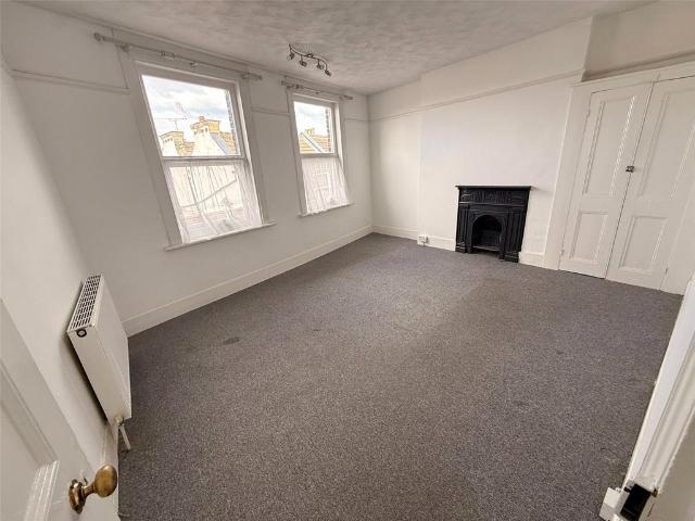 High Street, Kent CT9 3 bed flat to rent £1,100 pcm £254 pw