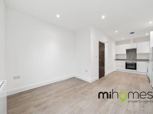 High Street, Key Point EN6, 2 bed flat to rent, £1,650 pcm | PrimeLocation