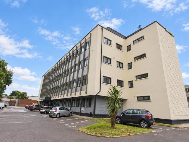 High Street, Kingswinford 1 bed apartment to rent £700 pcm £162 pw