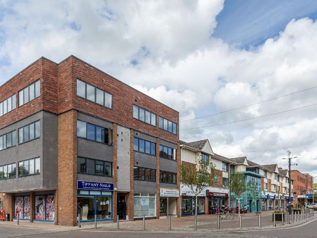 High Street, Kidlington OX5, 1 bed flat to rent, £1,400 pcm | PrimeLocation