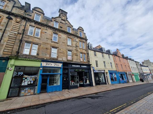 High Street, Kirkcaldy KY1 2 bed flat to rent £675 pcm £156 pw