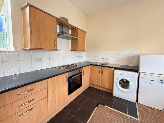 High Street, Leeds LS27, 1 bed flat to rent, £700 pcm | PrimeLocation