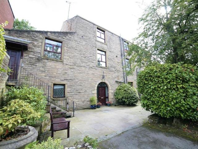 High Street, Lees, Oldham, OL4 3 bed apartment to rent £950 pcm £219 pw