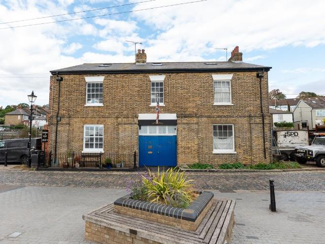 High Street, Leigh On Sea SS9, 4 bed semi detached house to rent, £3,000 pcm | PrimeLocation