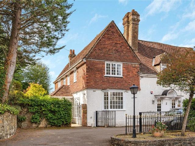 High Street, Limpsfield, Oxted, Surrey RH8, 2 bed end terrace house to rent, £2,250 pcm | PrimeLocation