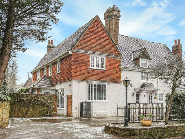 High Street, Limpsfield, Oxted, Surrey RH8, 2 bed end terrace house to rent, £2,250 pcm | PrimeLocation