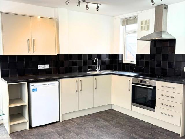High Street, Lincoln, LN2 2 bed flat to rent £1,000 pcm £231 pw