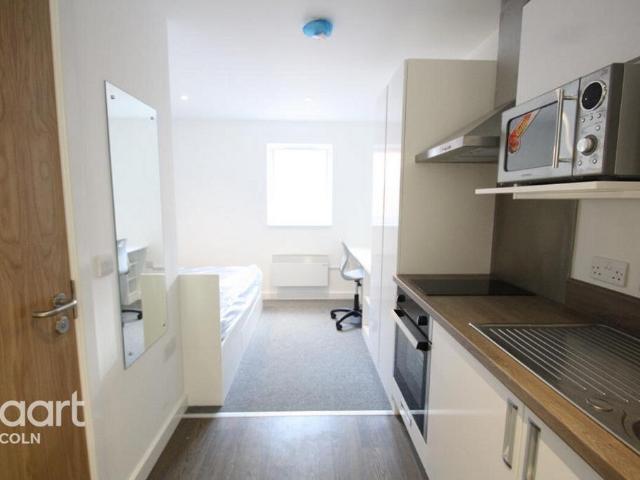 High Street, Lincoln Studio to rent £675 pcm £156 pw
