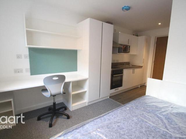 High Street, Lincoln Studio to rent £675 pcm £156 pw