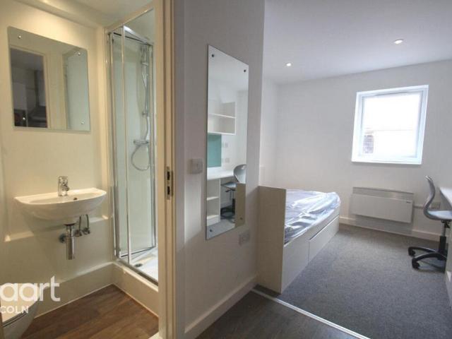 High Street, Lincoln Studio to rent £675 pcm £156 pw