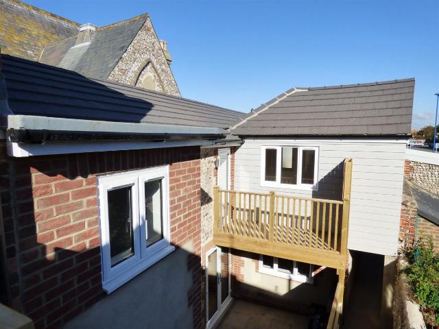 High Street, Littlehampton BN17, 1 bed flat to rent, £995 pcm | PrimeLocation