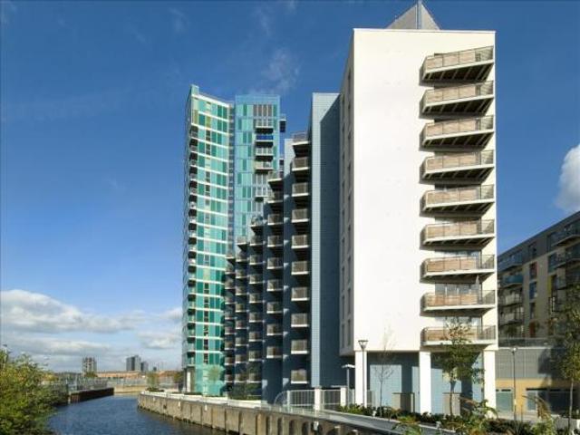 High Street, London 2 bed apartment to rent £2,100 pcm £485 pw