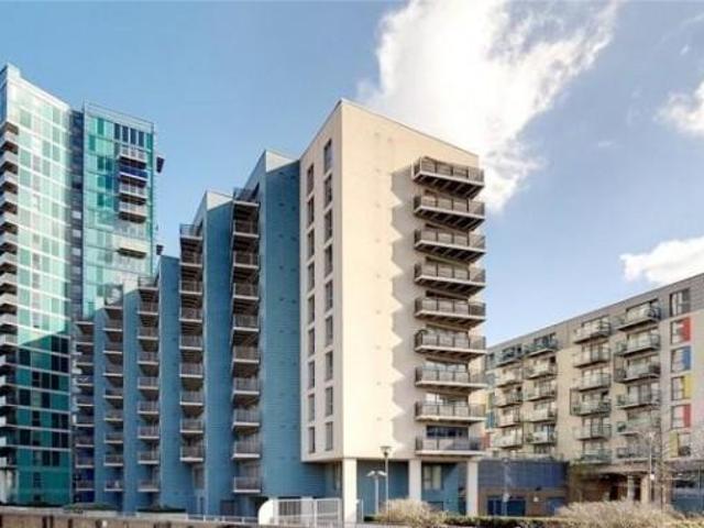 High Street, London 2 bed apartment to rent £2,200 pcm £508 pw