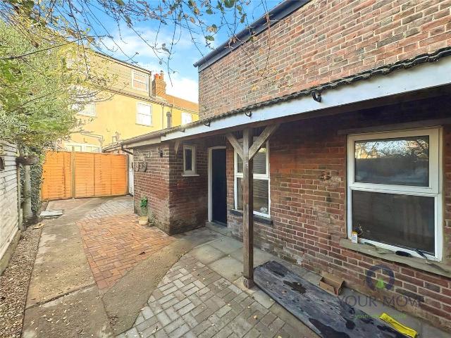 High Street, London Colney, St. Albans, Hertfordshire AL2, 1 bed cottage to rent, £1,300 pcm | PrimeLocation