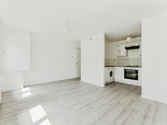 High Street, London, E13 1 bed apartment to rent £1,450 pcm £335 pw