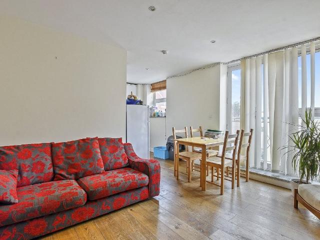 High Street, London N8, 2 bed flat to rent, £2,000 pcm | PrimeLocation
