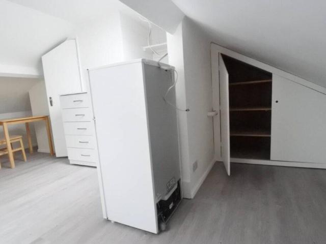 High Street, London NW10 Studio to rent £995 pcm £230 pw