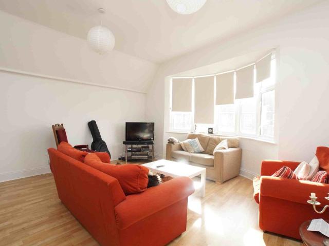 High Street, London SE20, 3 bed flat to rent, £1,850 pcm | PrimeLocation