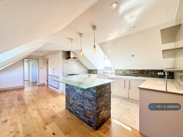 High Street, London, SW19 2 bed flat to rent £2,350 pcm £542 pw