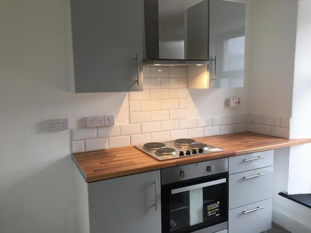 High Street, Llandysul, SA44 2 bed flat to rent £675 pcm £156 pw