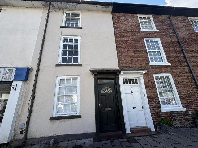 High Street, Llanidloes 4 bed terraced house to rent £900 pcm £208 pw