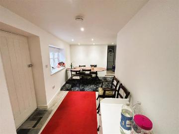 High Street, Lymington SO41, 1 bed maisonette to rent, £950 pcm | PrimeLocation