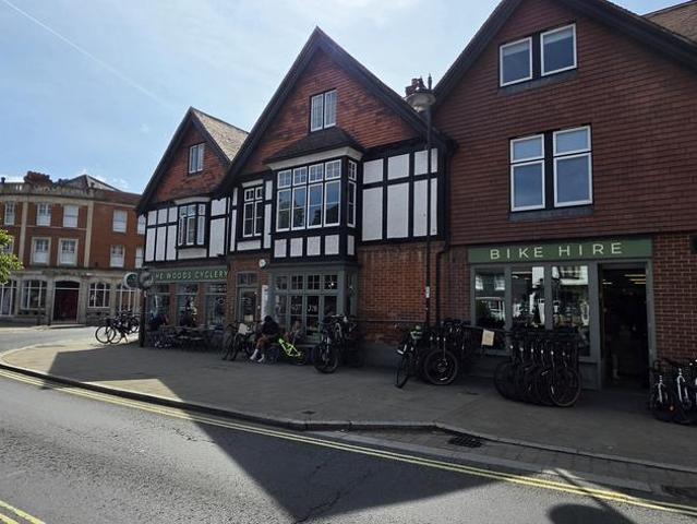 High Street, Lyndhurst SO43 1 bed apartment to rent £895 pcm £207 pw