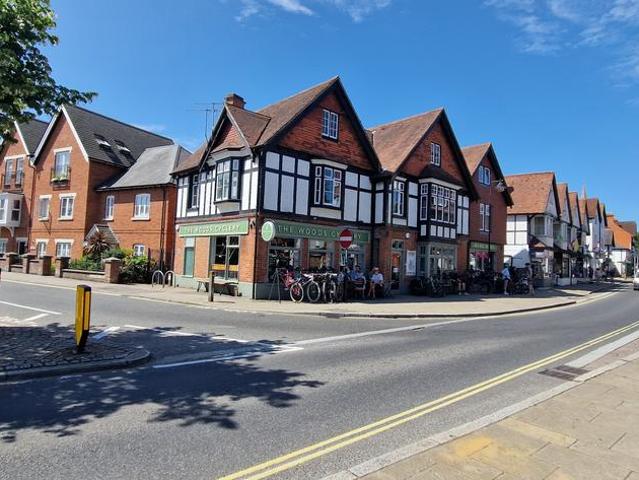 High Street, Lyndhurst SO43 2 bed flat to rent £1,295 pcm £299 pw
