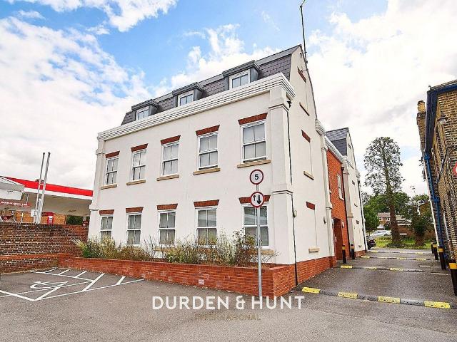 High Street, Ongar CM5, 2 bed flat to rent, £1,800 pcm | PrimeLocation