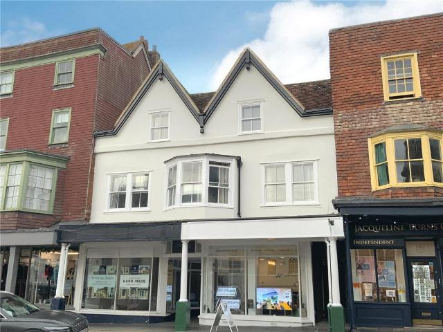 High Street, Marlborough, Wiltshire, SN8 2 bed apartment to rent £895 pcm £207 pw