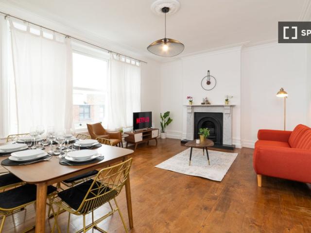 High Street Mews, London, SW19 5EG, United Kingdom | 3 bed apartment for rent #147128734 | Rentberry
