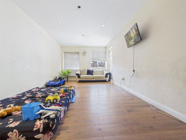 High Street, Middlesex UB7, 2 bed flat to rent, £1,700 pcm | PrimeLocation