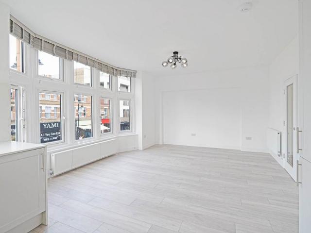 High Street, New Malden 1 bed flat to rent £1,700 pcm £392 pw