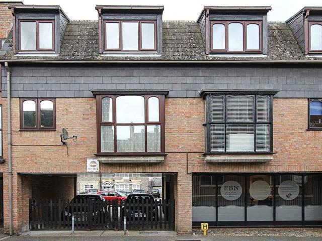 High Street, Newmarket CB8, 2 bed flat to rent, £795 pcm | PrimeLocation