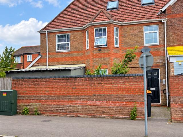 High Street North, Dunstable LU6, 1 bed flat to rent, £850 pcm | PrimeLocation