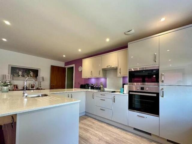 High Street North, Poole, 2 Bedroom Flat