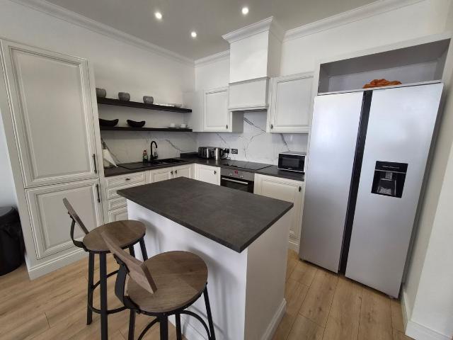 High Street North, Poole BH15, 2 bed flat to rent, £1,650 pcm | PrimeLocation
