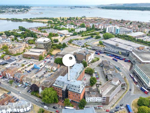 High Street North, Poole, BH15 2 bed flat to rent £1,600 pcm £369 pw