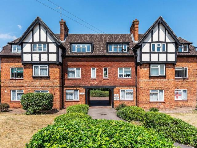 High Street, Old Oxted 2 bed flat to rent £1,600 pcm £369 pw