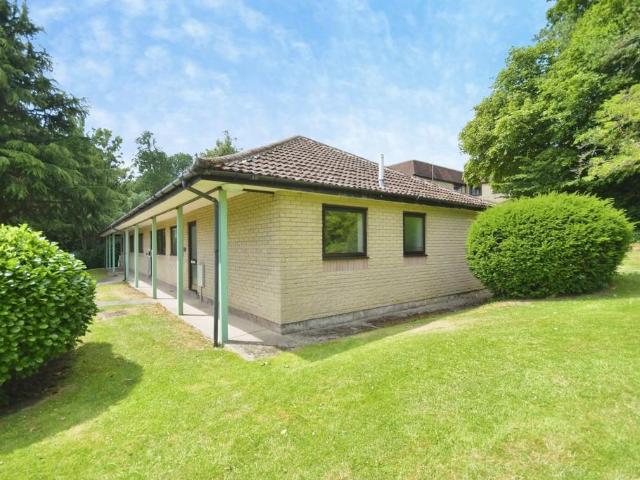 High Street, Old Whittington S41 2 bed bungalow to rent £925 pcm £213 pw