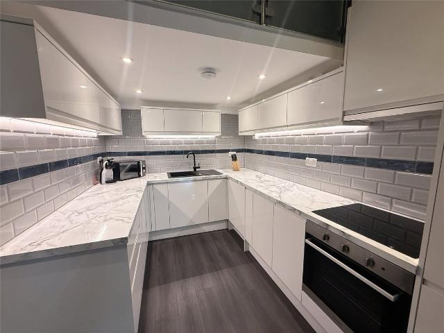 High Street, Orpington BR6, 2 bed flat to rent, £1,900 pcm | PrimeLocation