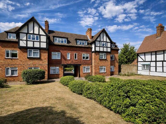High Street, Oxted RH8 1 bed ground floor flat to rent £1,225 pcm £283 pw